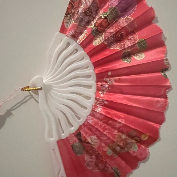 Always Have your fans on style 🪭🪭🪭 for 5️⃣ - Picture 9 of 13